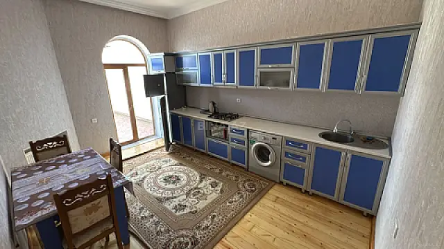 Kirayə verilir 6 otaqlı həyət evi 187 m²