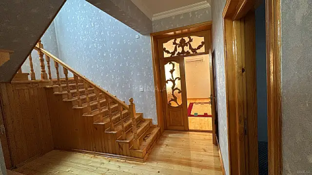 Kirayə verilir 6 otaqlı həyət evi 187 m²