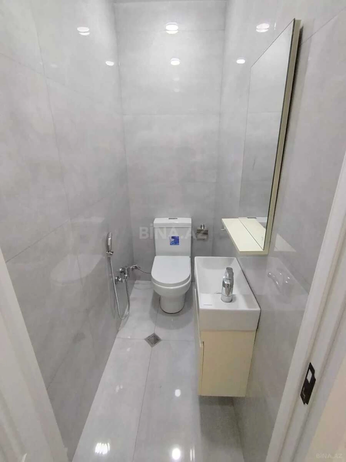 Satılır 2 otaqlı mənzil 75 m²