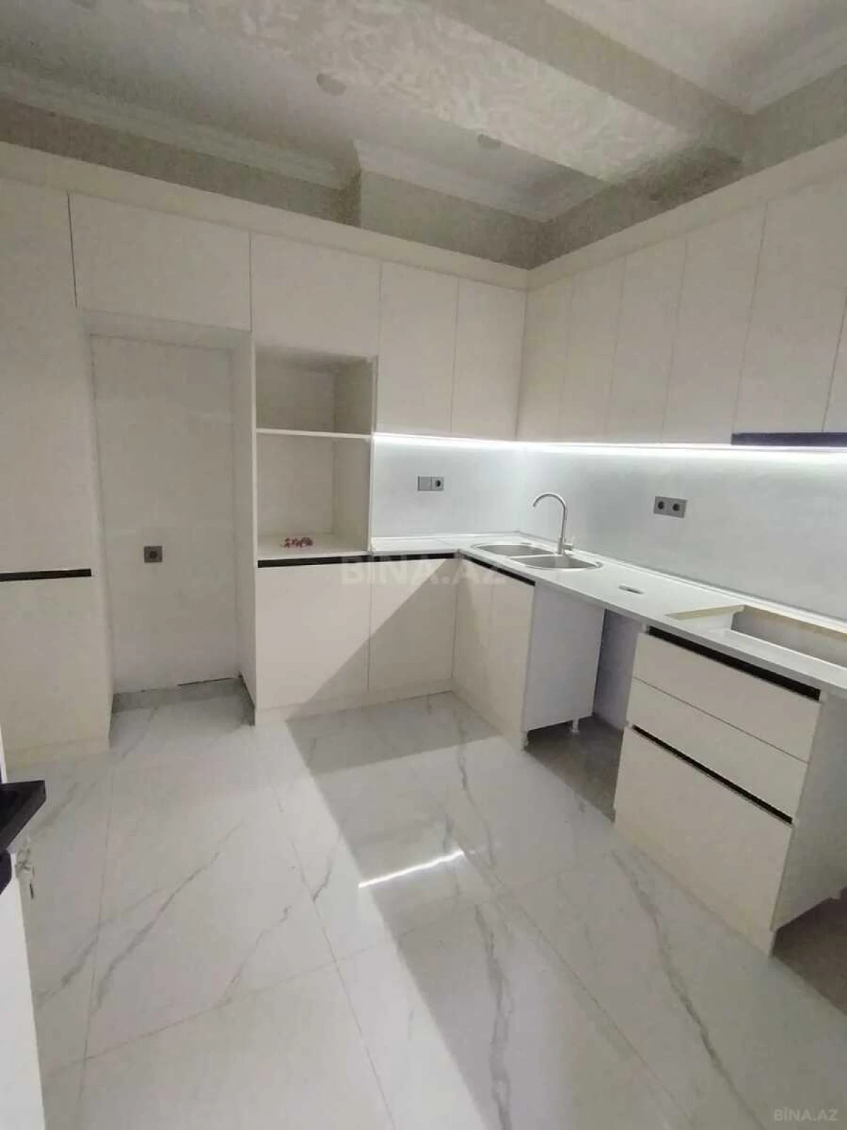Satılır 2 otaqlı mənzil 75 m²
