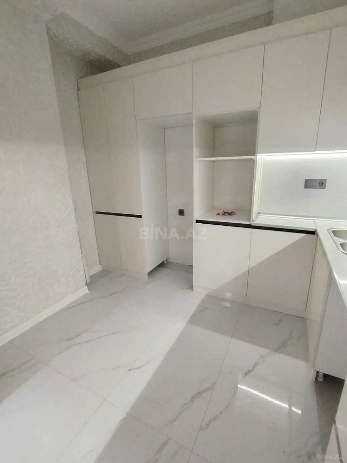 Satılır 2 otaqlı mənzil 75 m²