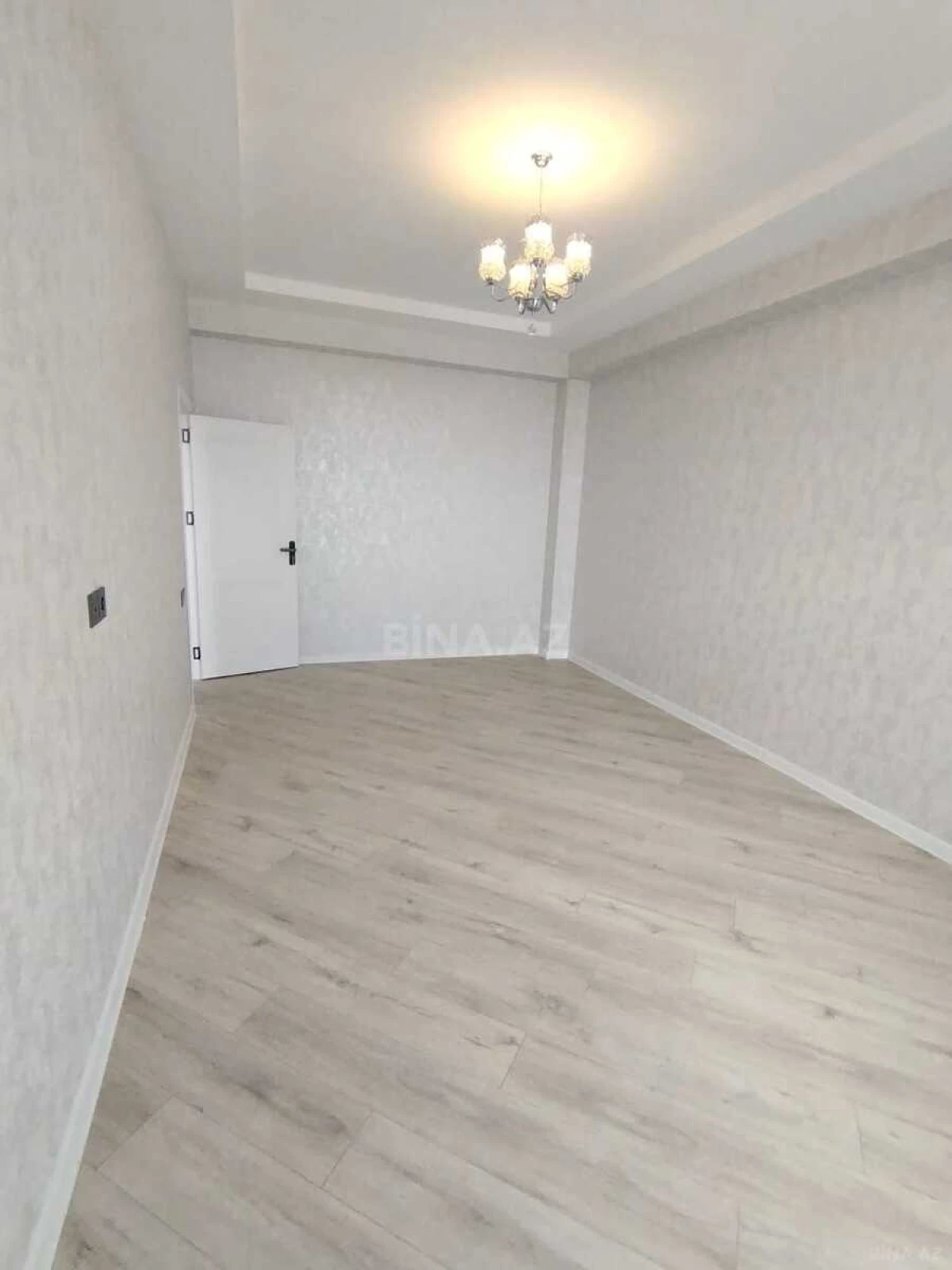 Satılır 2 otaqlı mənzil 75 m²