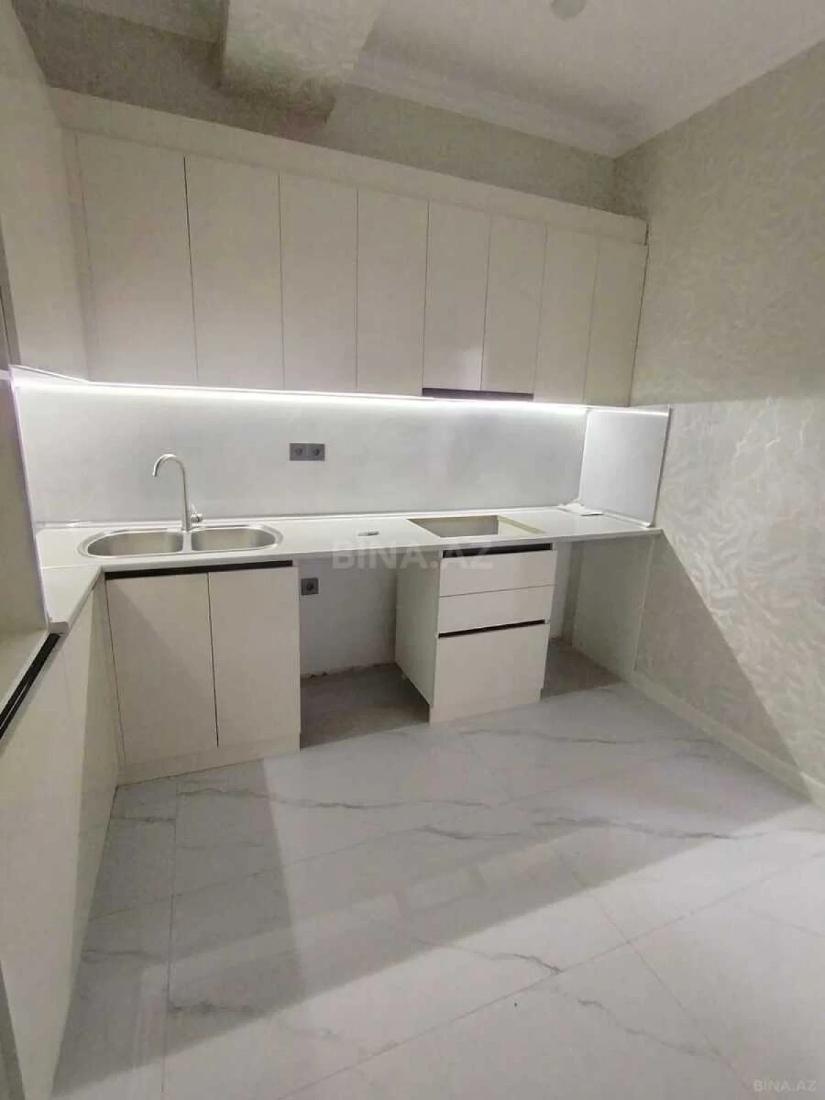 Satılır 2 otaqlı mənzil 75 m²