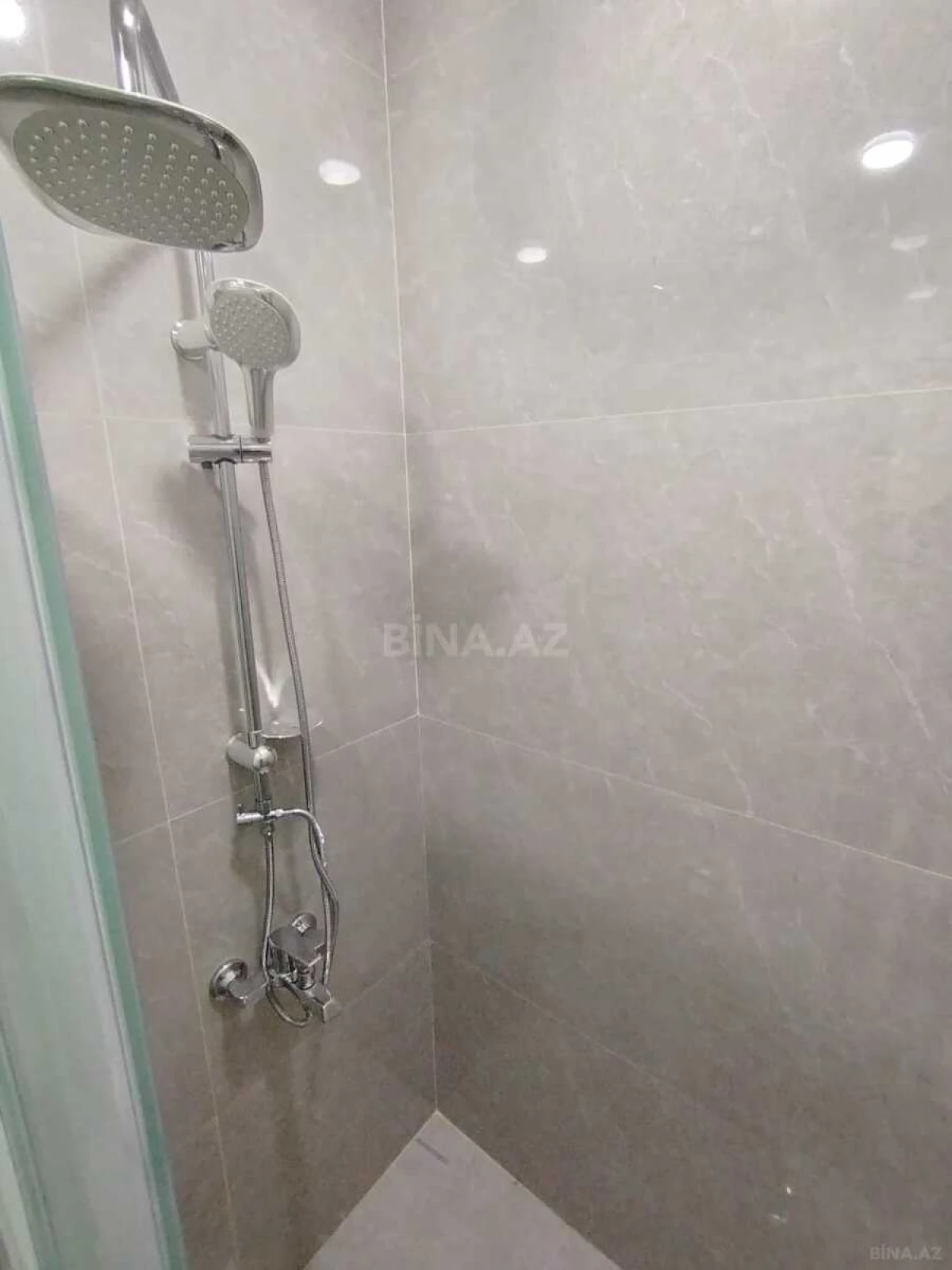 Satılır 2 otaqlı mənzil 75 m²