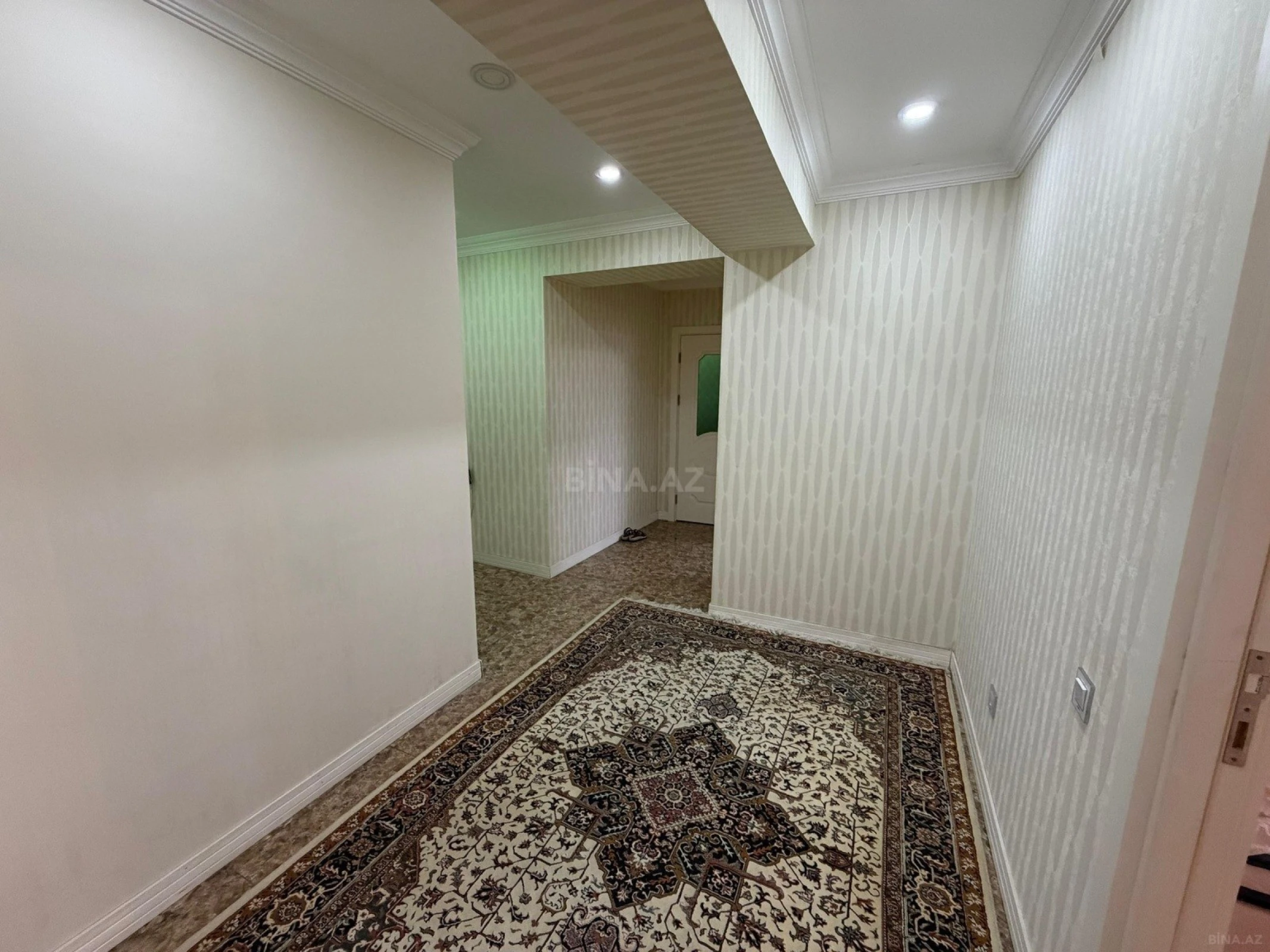 Kirayə verilir 4 otaqlı mənzil 115 m²