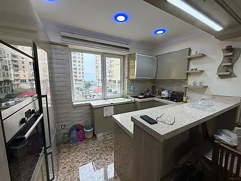 Kirayə verilir 4 otaqlı mənzil 115 m²