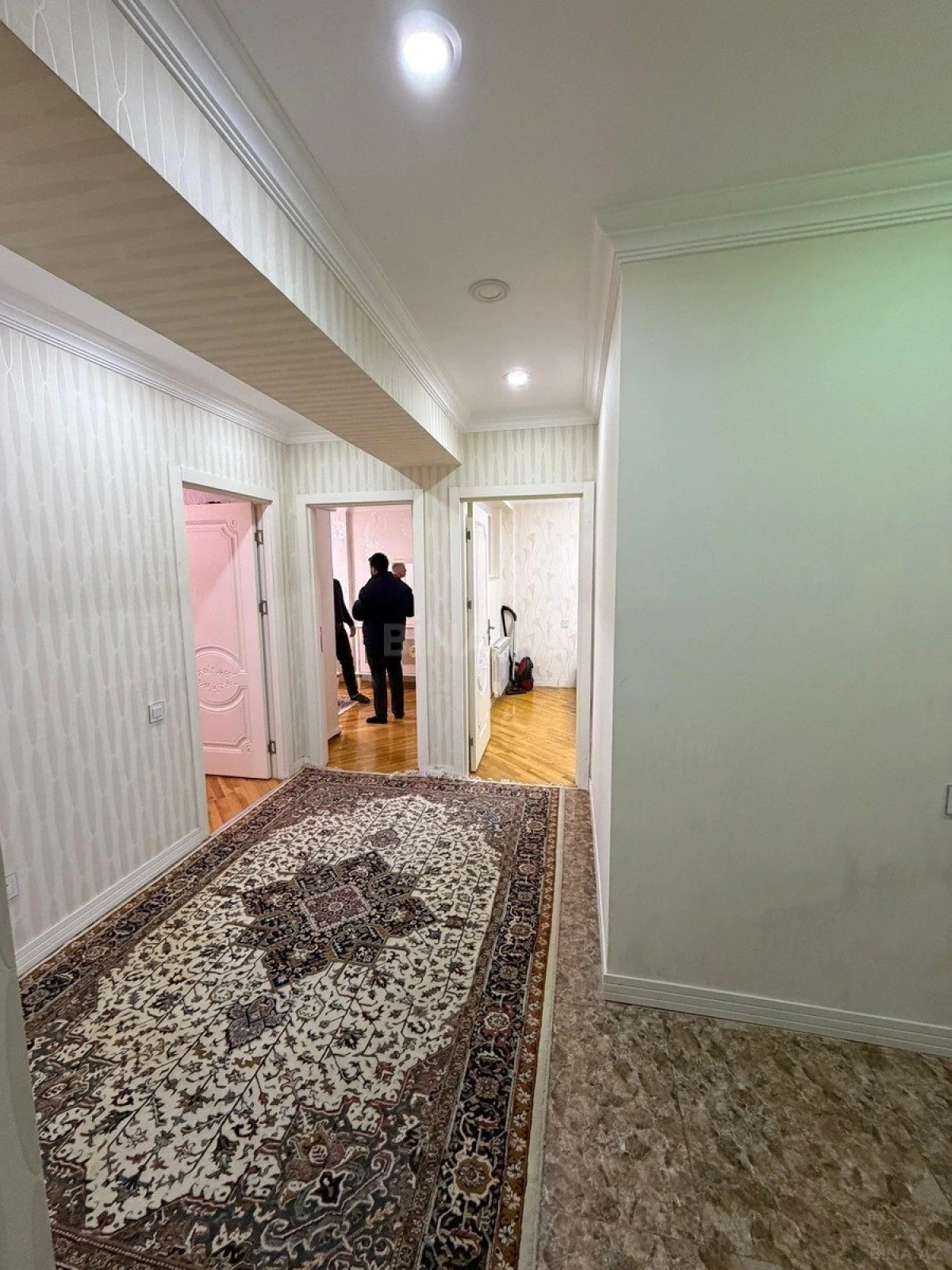 Kirayə verilir 4 otaqlı mənzil 115 m²