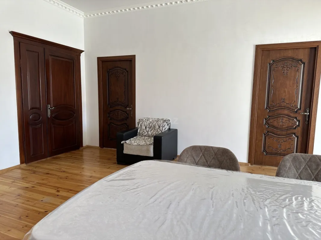 Satılır 6 otaqlı həyət evi 200 m²