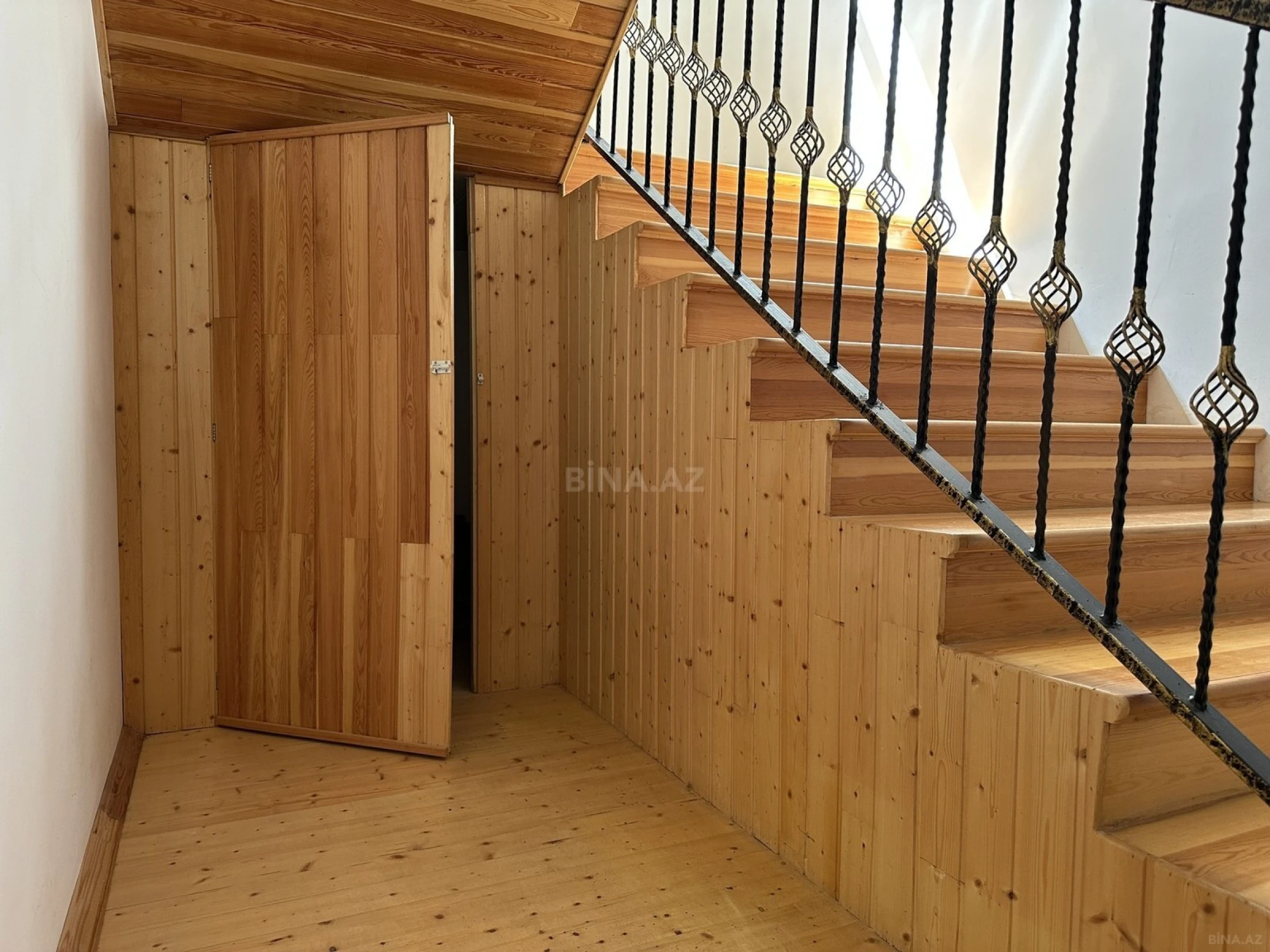 Satılır 6 otaqlı həyət evi 200 m²