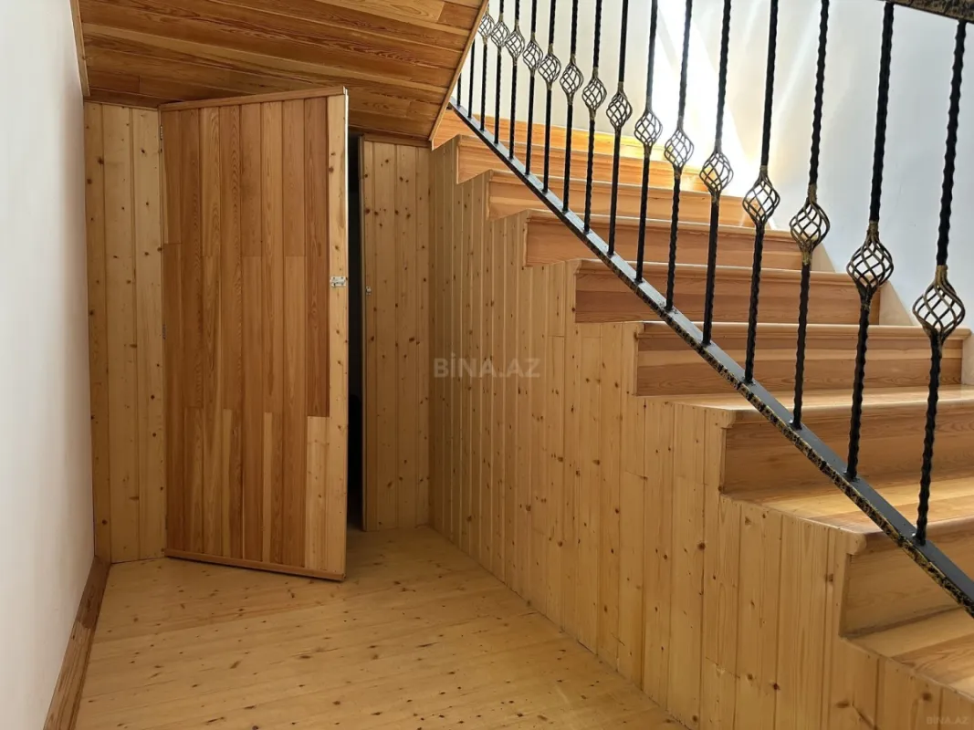 Satılır 6 otaqlı həyət evi 200 m²