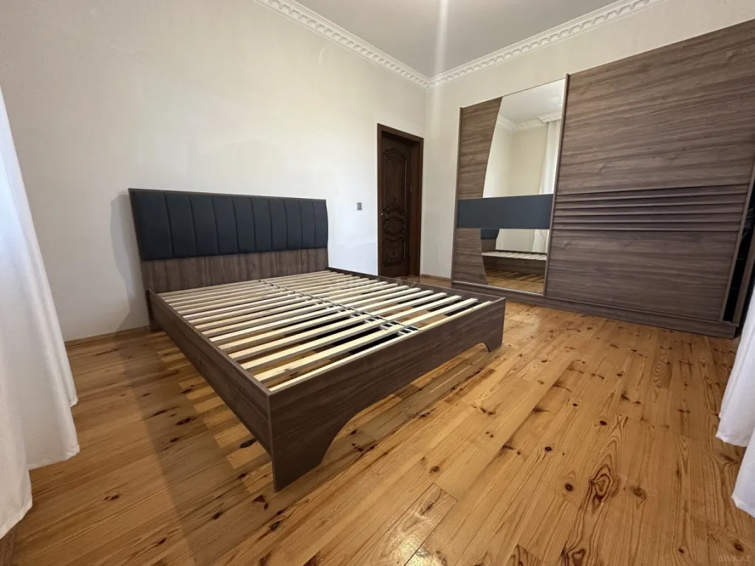 Satılır 6 otaqlı həyət evi 200 m²