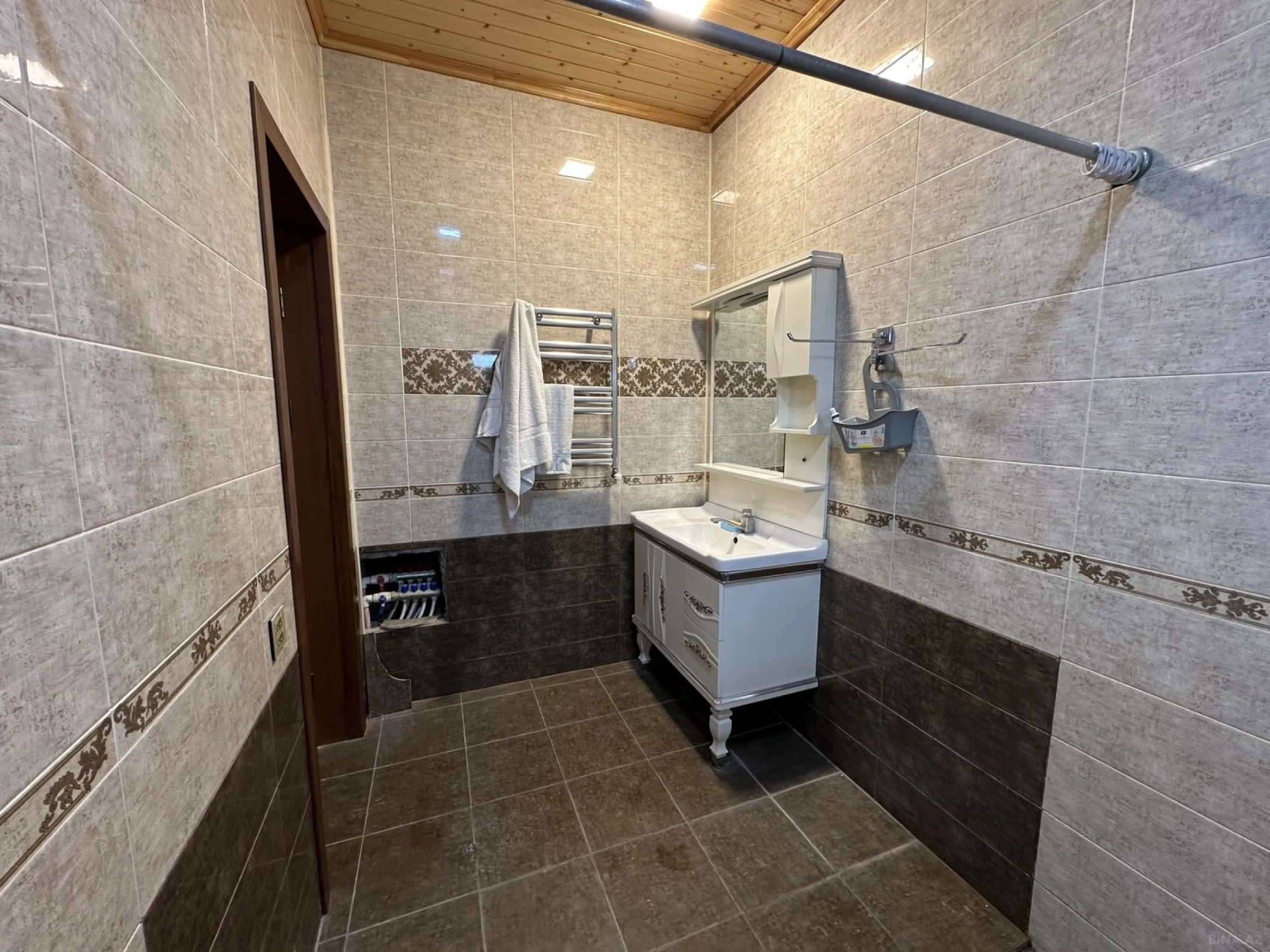 Satılır 6 otaqlı həyət evi 200 m²