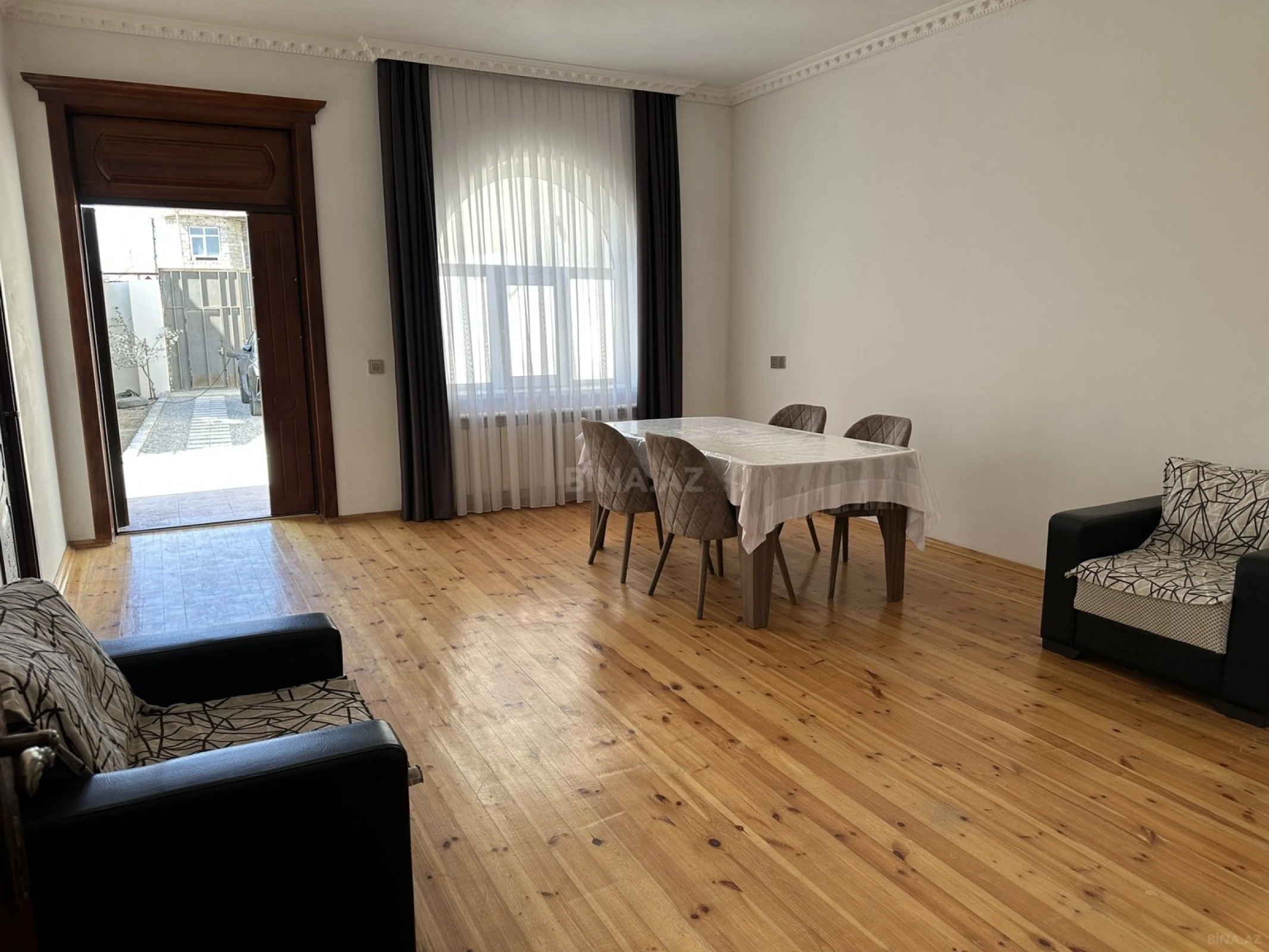 Satılır 6 otaqlı həyət evi 200 m²