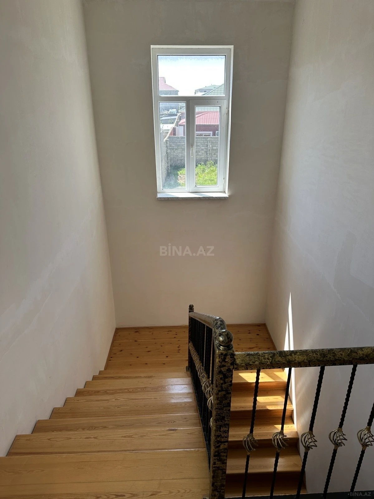 Satılır 6 otaqlı həyət evi 200 m²