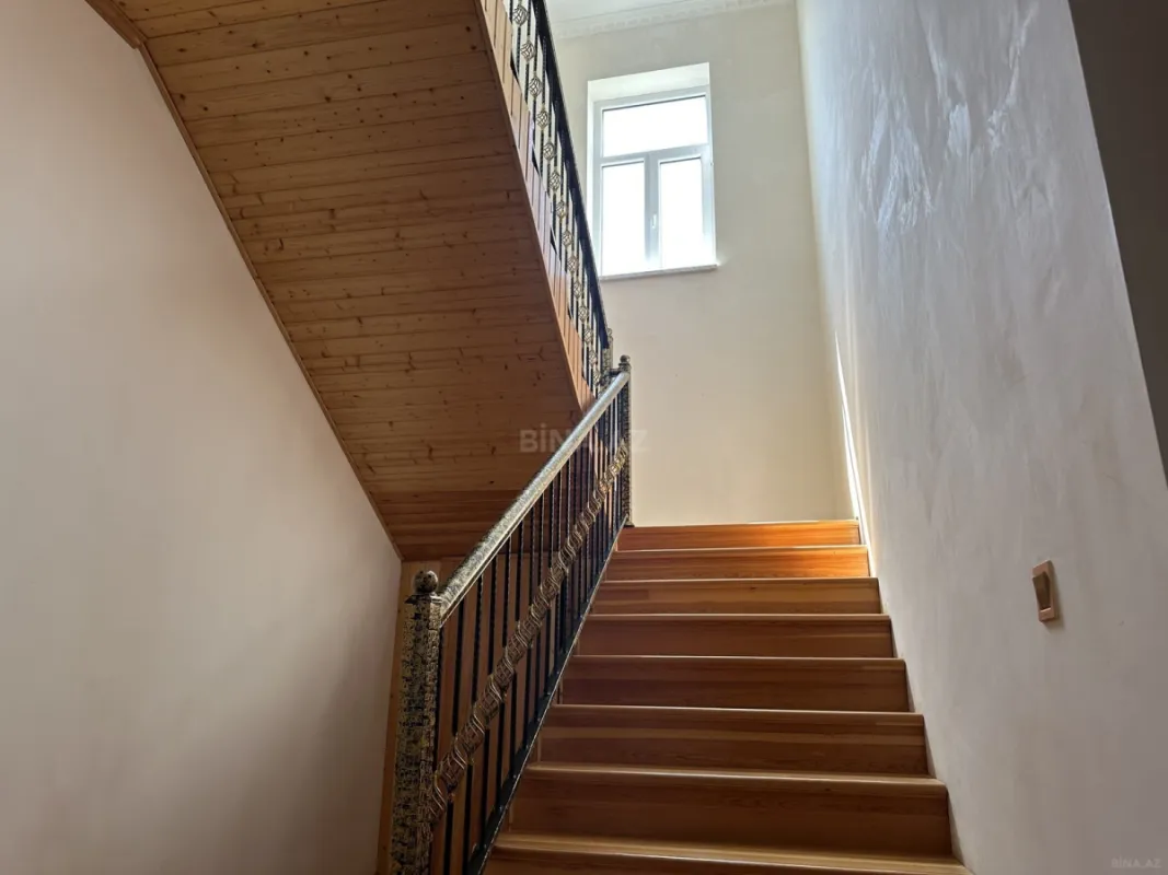 Satılır 6 otaqlı həyət evi 200 m²