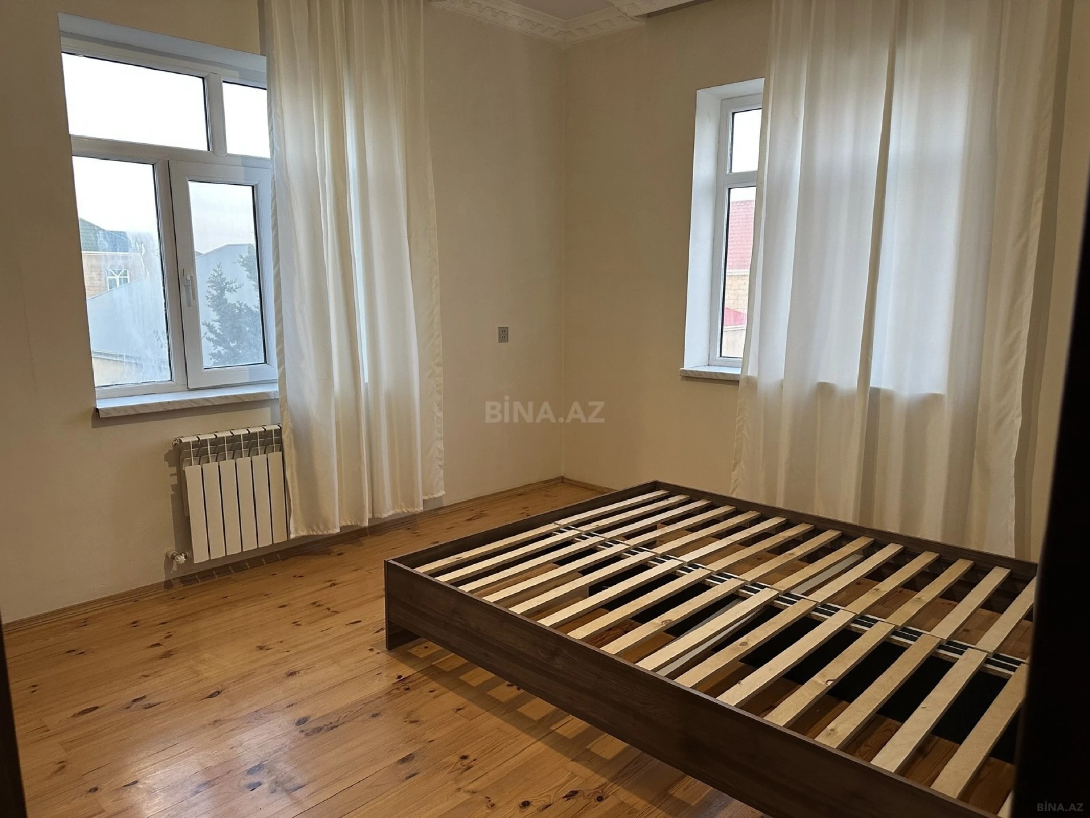 Satılır 6 otaqlı həyət evi 200 m²