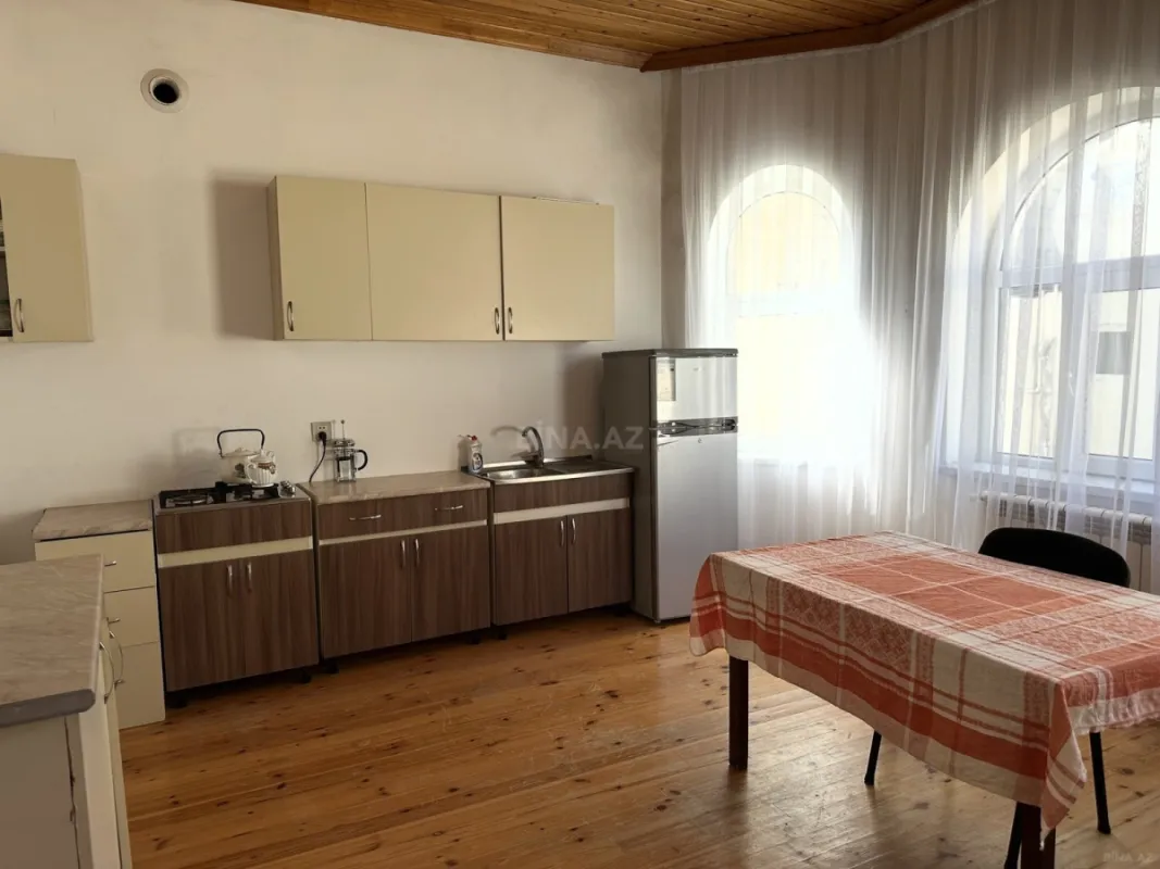 Satılır 6 otaqlı həyət evi 200 m²