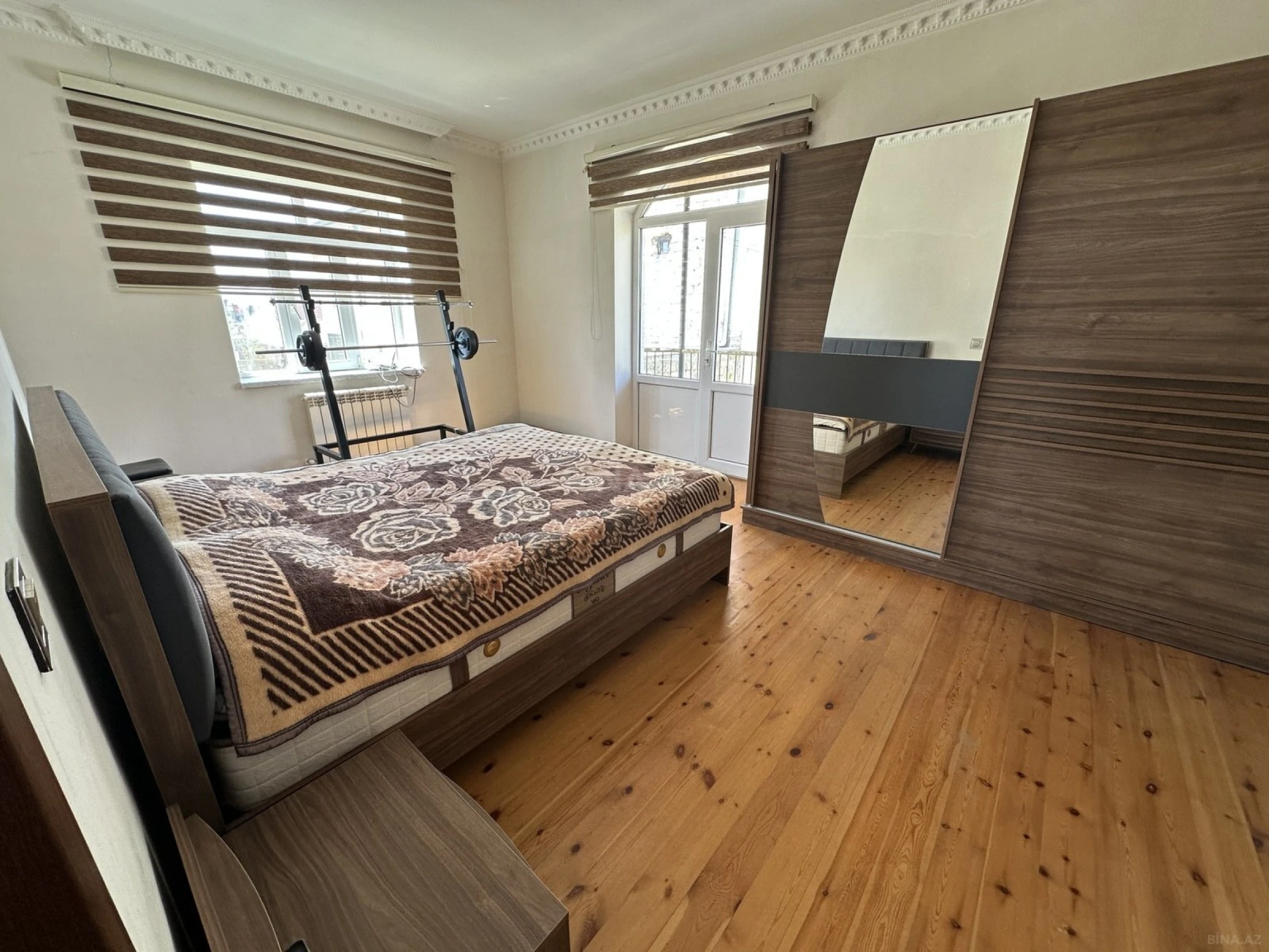 Satılır 6 otaqlı həyət evi 200 m²