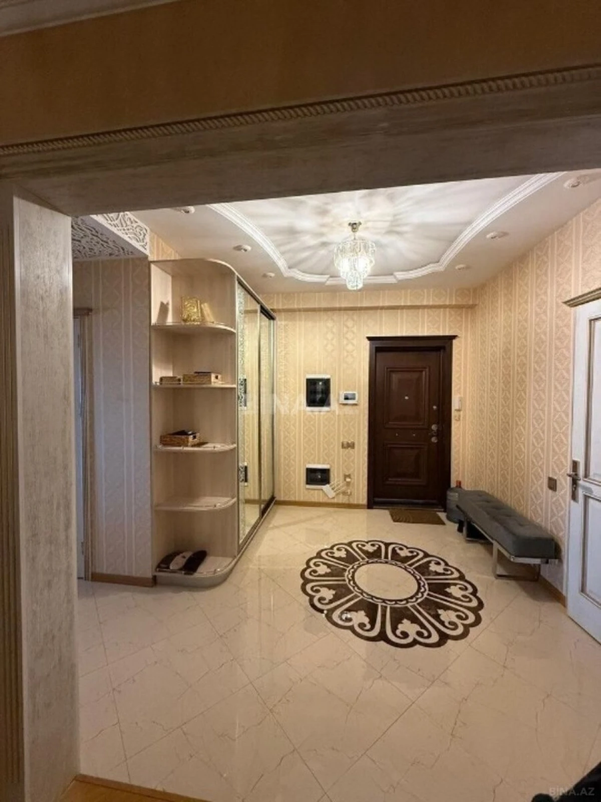 Satılır 3 otaqlı mənzil 145000 m²