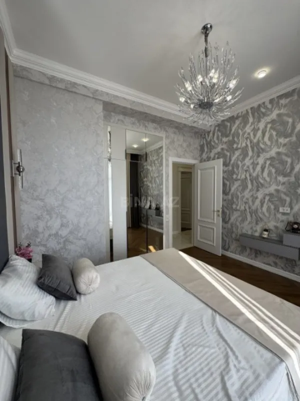 Satılır 3 otaqlı mənzil 130 m²