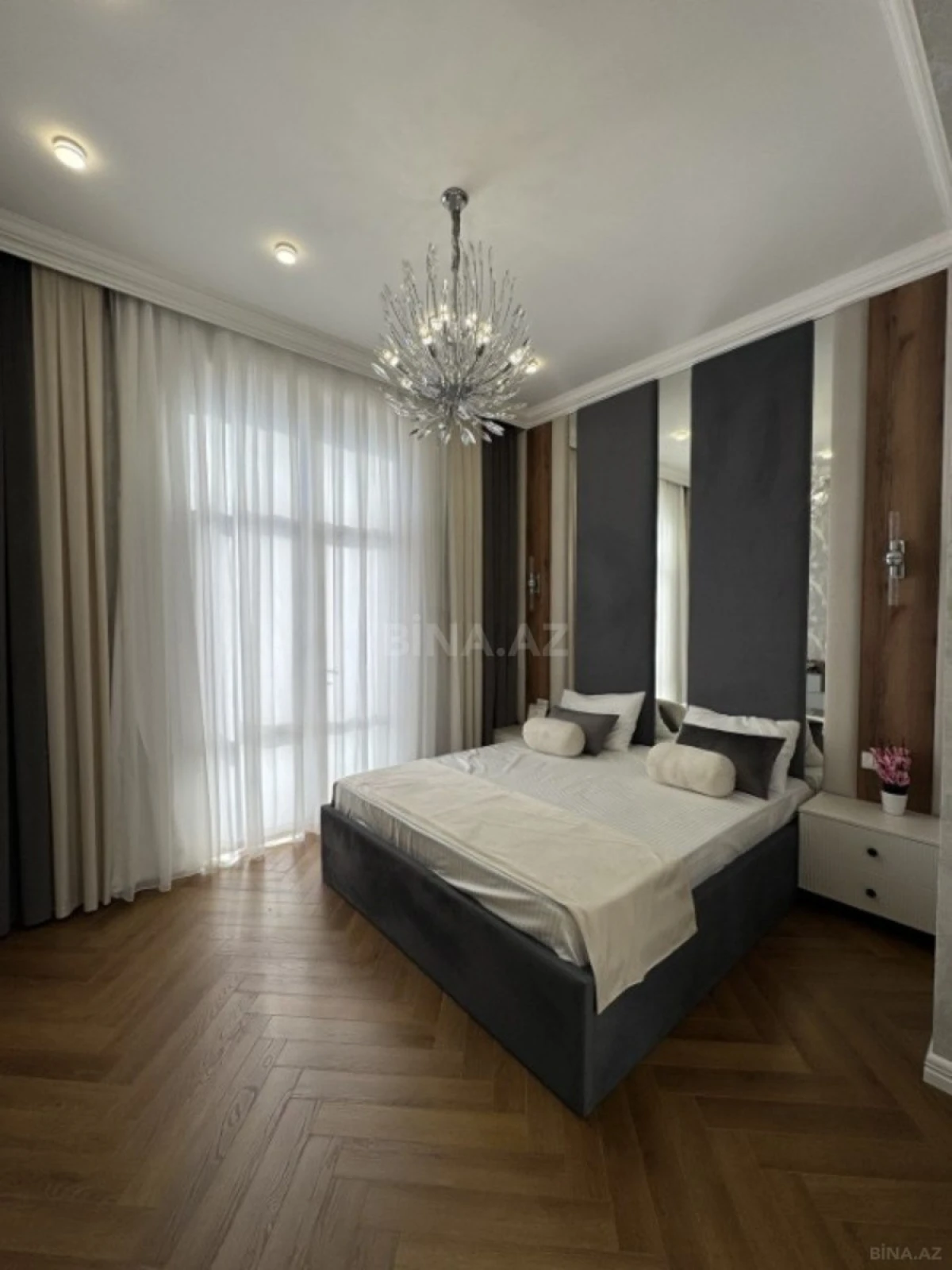 Satılır 3 otaqlı mənzil 130 m²