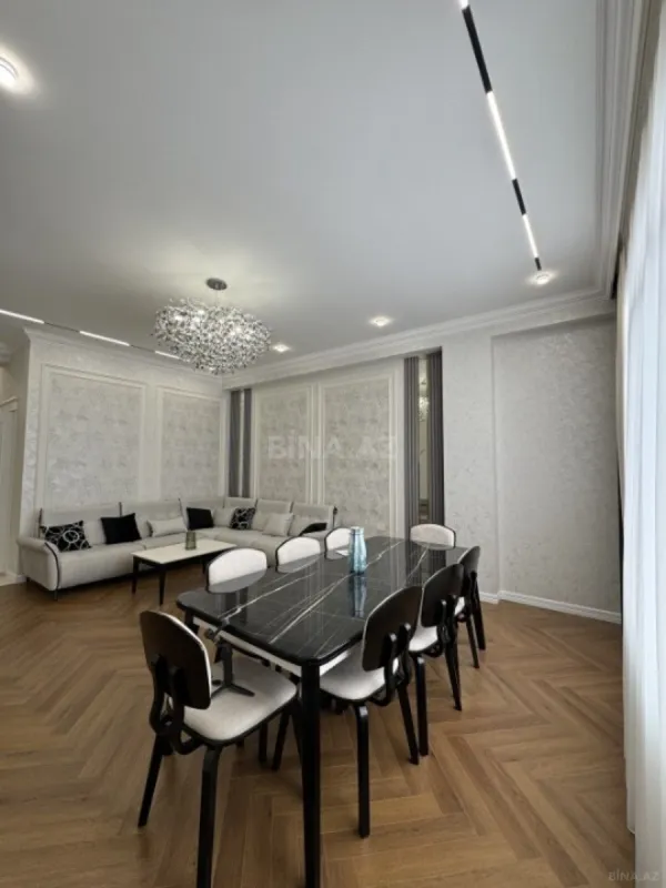 Satılır 3 otaqlı mənzil 130 m²
