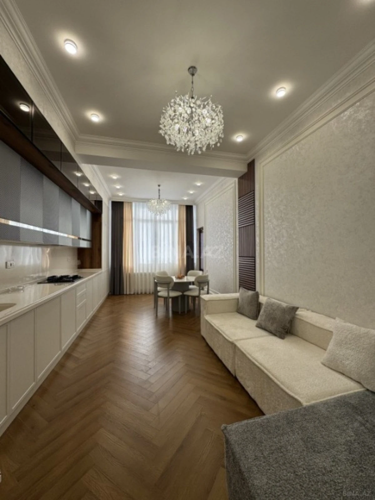Satılır 3 otaqlı mənzil 130 m²