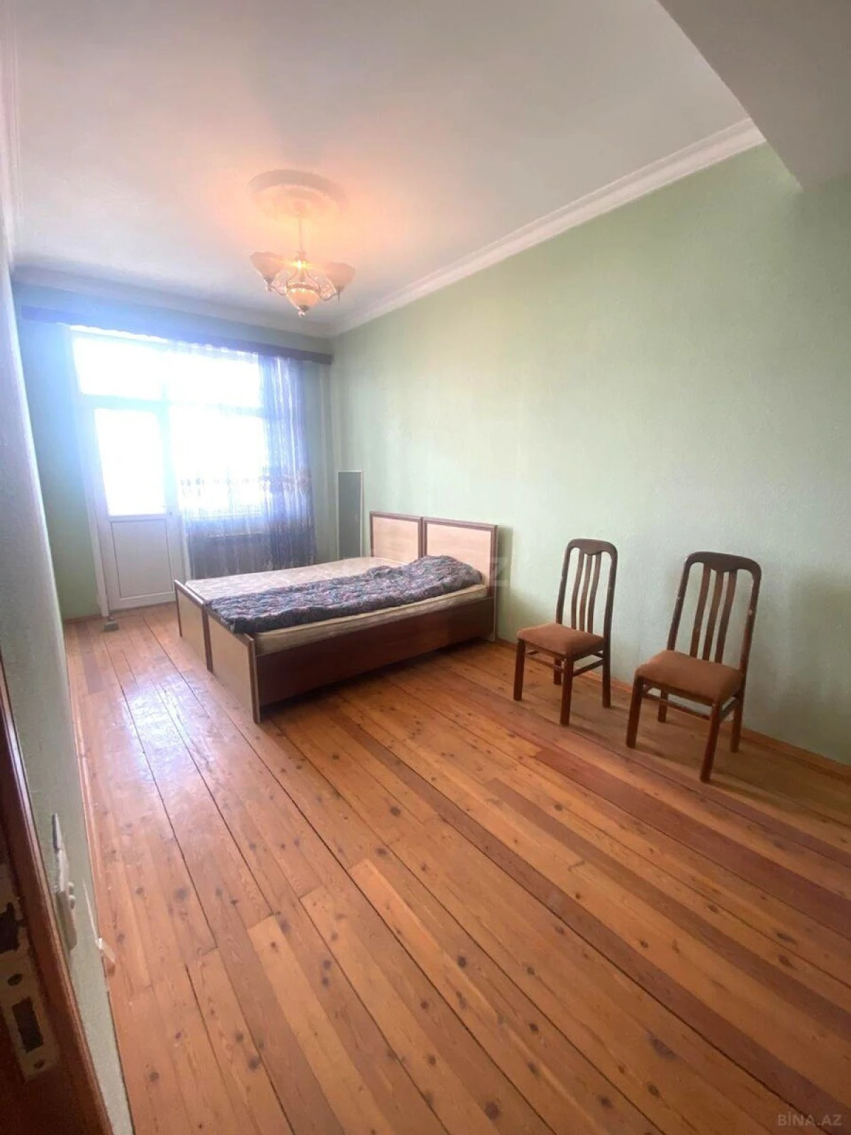 Satılır 2 otaqlı mənzil 102 m²