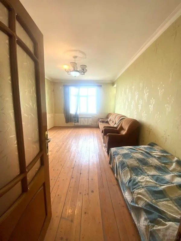 Satılır 2 otaqlı mənzil 102 m²