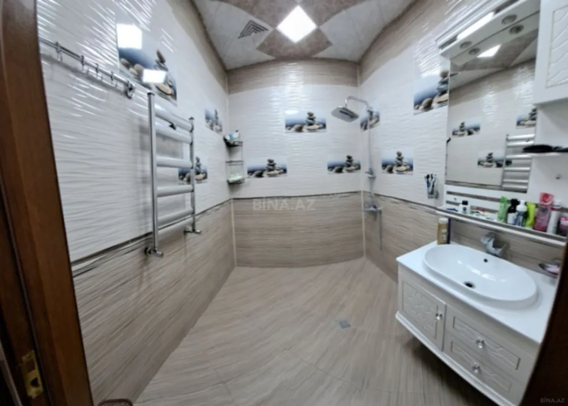 Satılır 4 otaqlı mənzil 141 m²