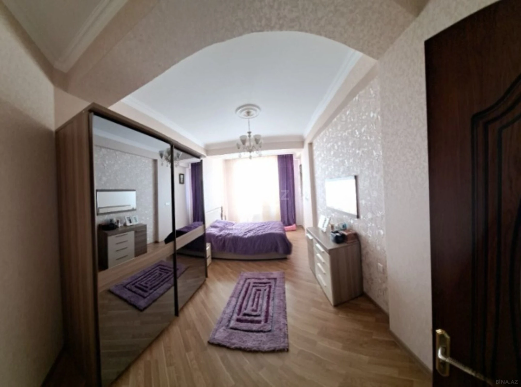 Satılır 4 otaqlı mənzil 141 m²