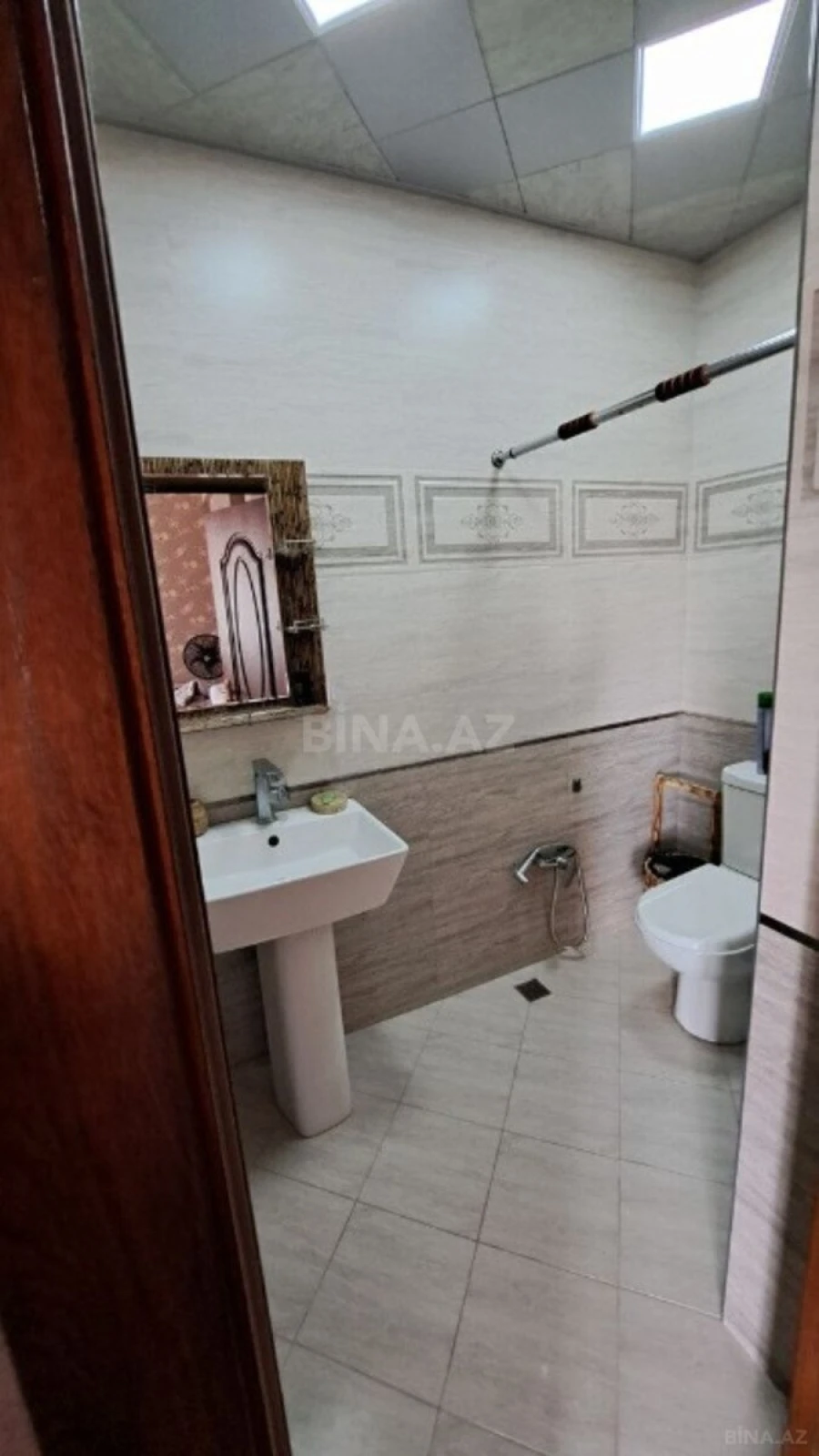 Satılır 4 otaqlı mənzil 141 m²