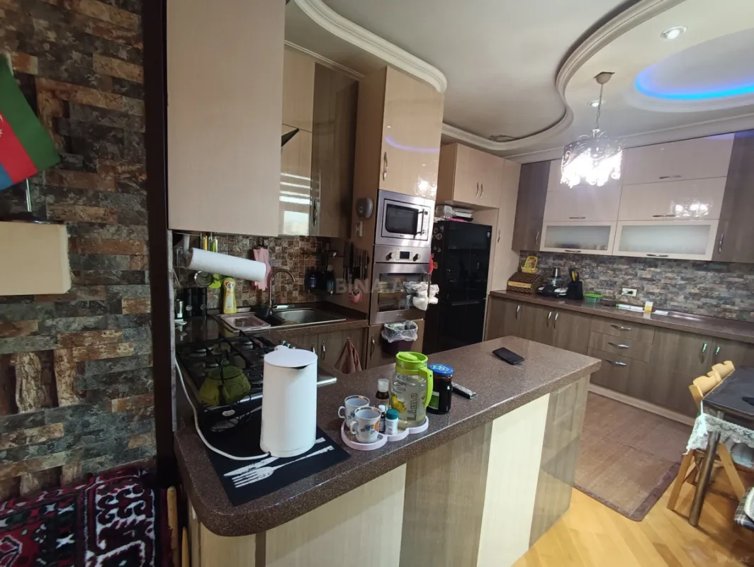 Satılır 3 otaqlı mənzil 181.5 m²