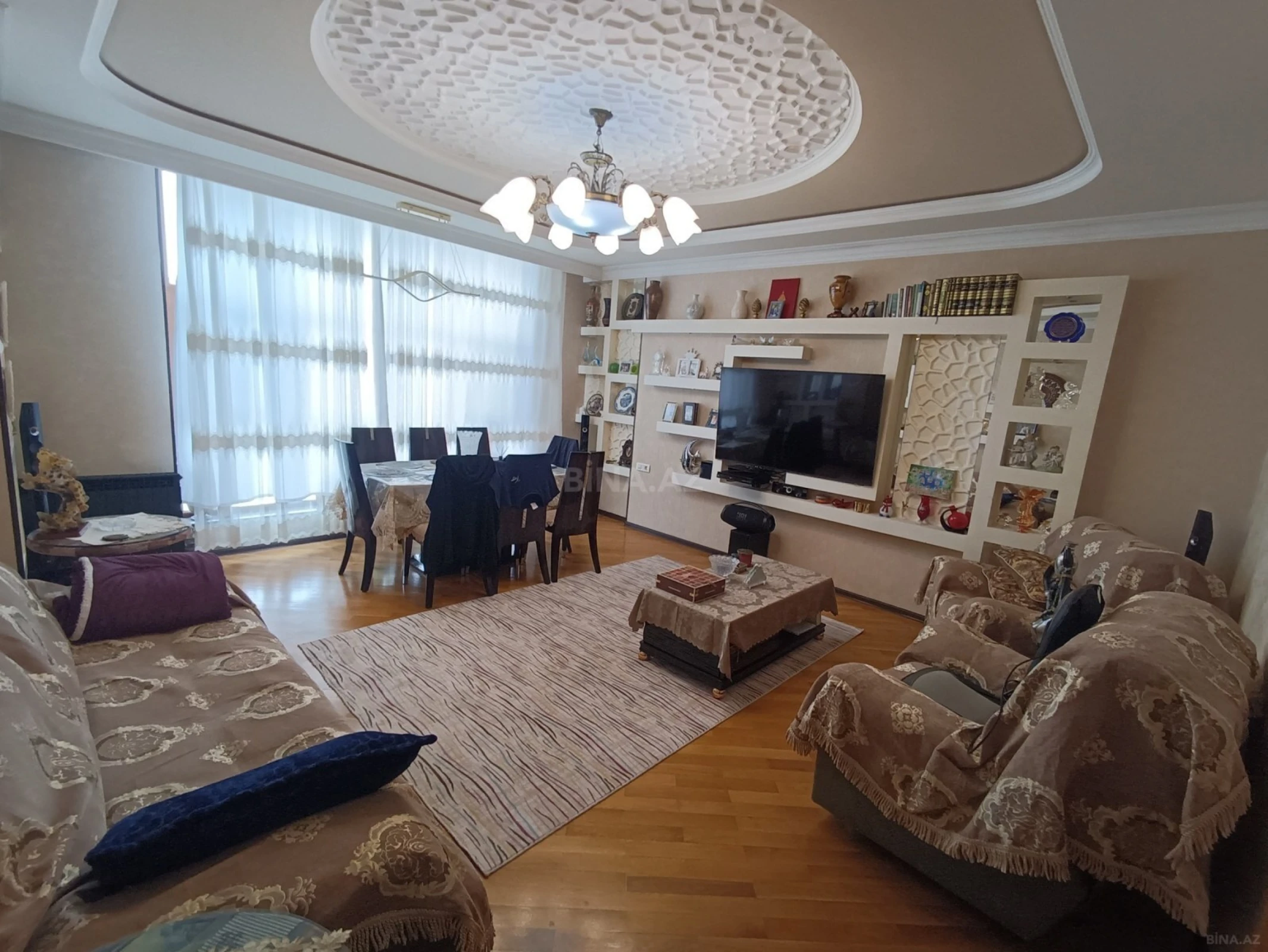 Satılır 3 otaqlı mənzil 181.5 m²
