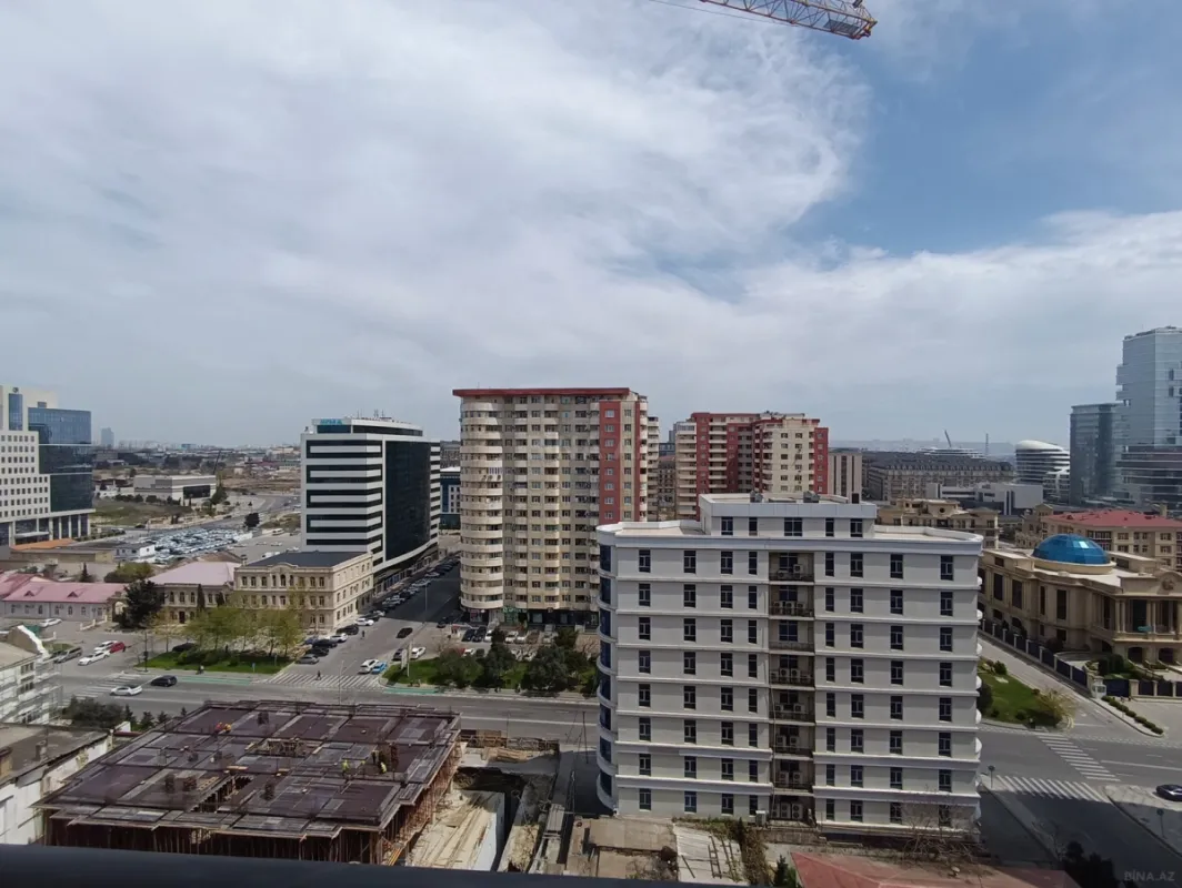 Satılır 3 otaqlı mənzil 181.5 m²