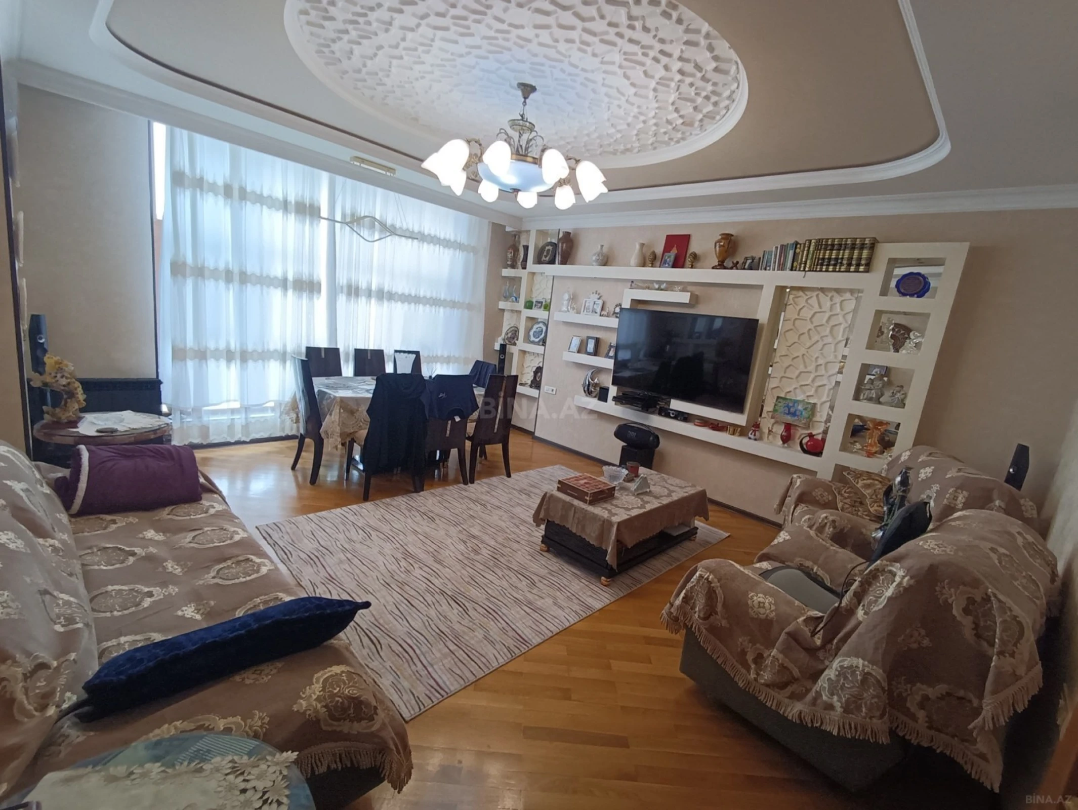 Satılır 3 otaqlı mənzil 181.5 m²