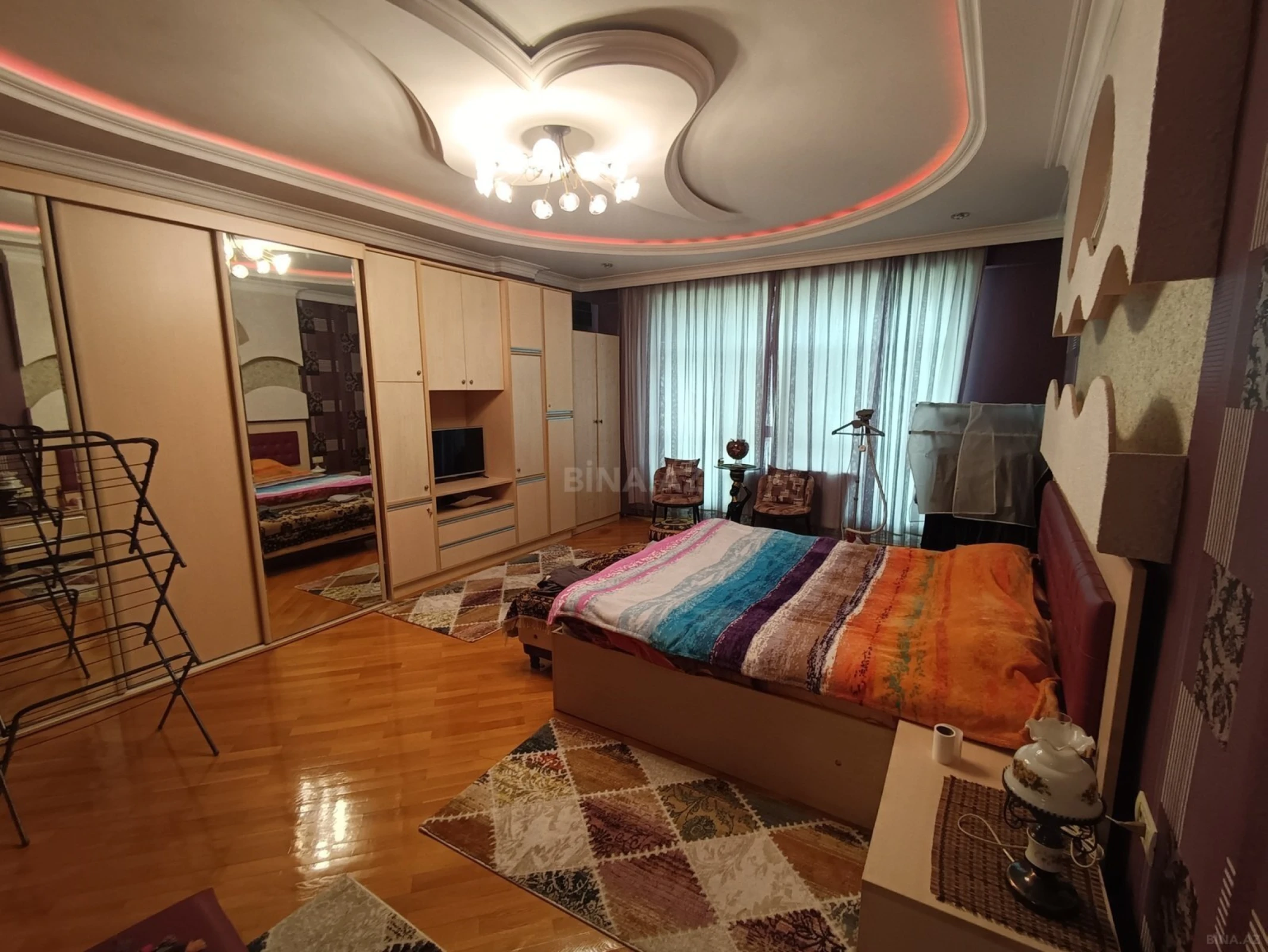 Satılır 3 otaqlı mənzil 181.5 m²