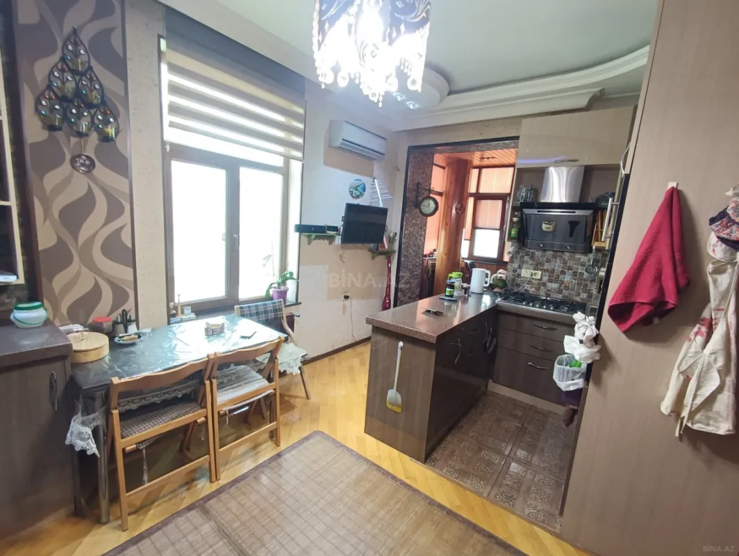 Satılır 3 otaqlı mənzil 181.5 m²