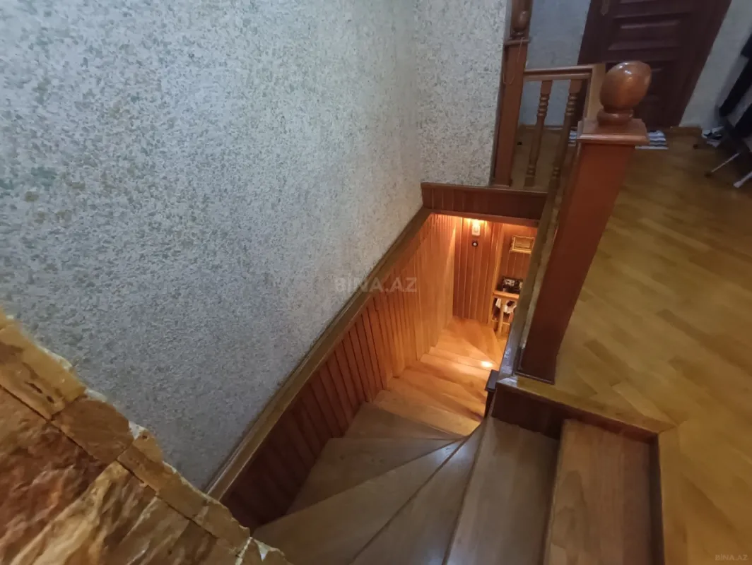Satılır 3 otaqlı mənzil 181.5 m²