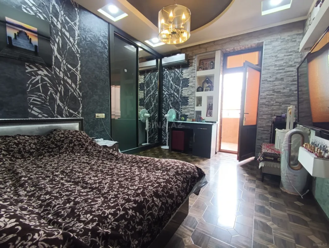 Satılır 3 otaqlı mənzil 181.5 m²