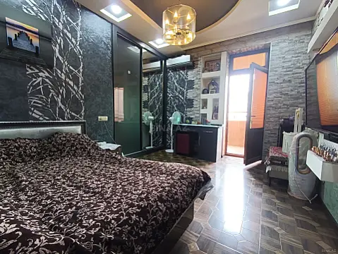 Satılır 3 otaqlı mənzil 181.5 m²