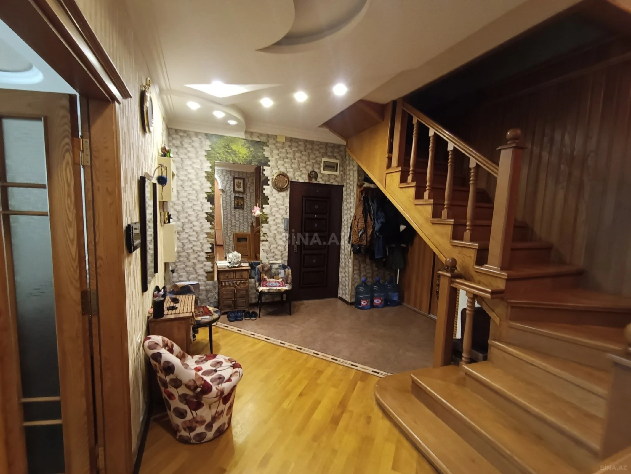 Satılır 3 otaqlı mənzil 181.5 m²