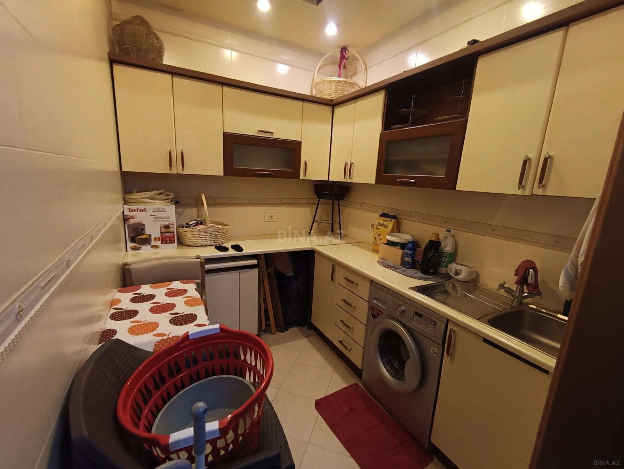 Satılır 3 otaqlı mənzil 181.5 m²