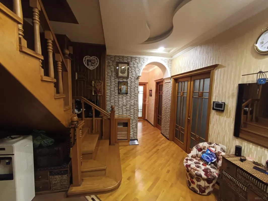 Satılır 3 otaqlı mənzil 181.5 m²