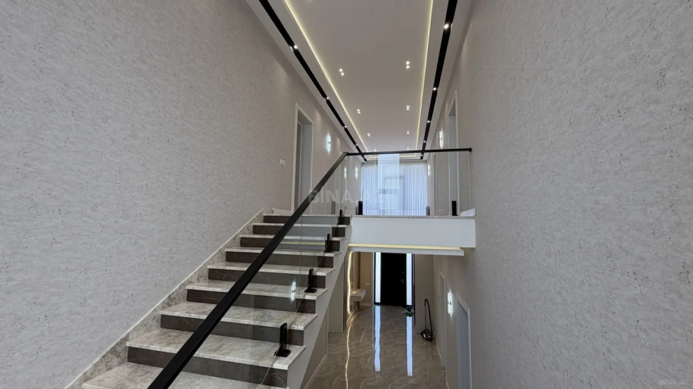 Satılır 6 otaqlı həyət evi 350 m²