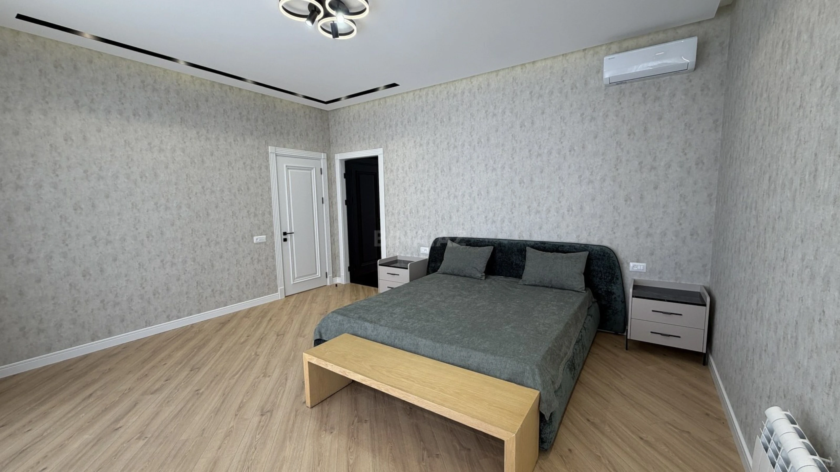 Satılır 6 otaqlı həyət evi 350 m²