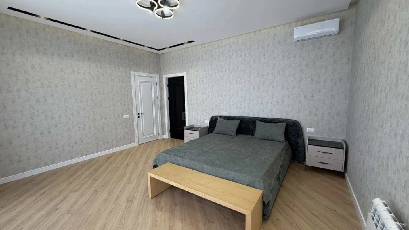 Satılır 6 otaqlı həyət evi 350 m²