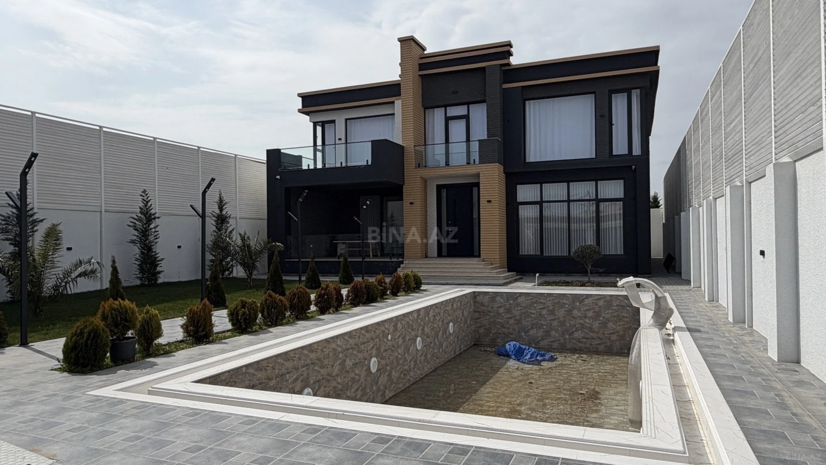 Satılır 6 otaqlı həyət evi 350 m²