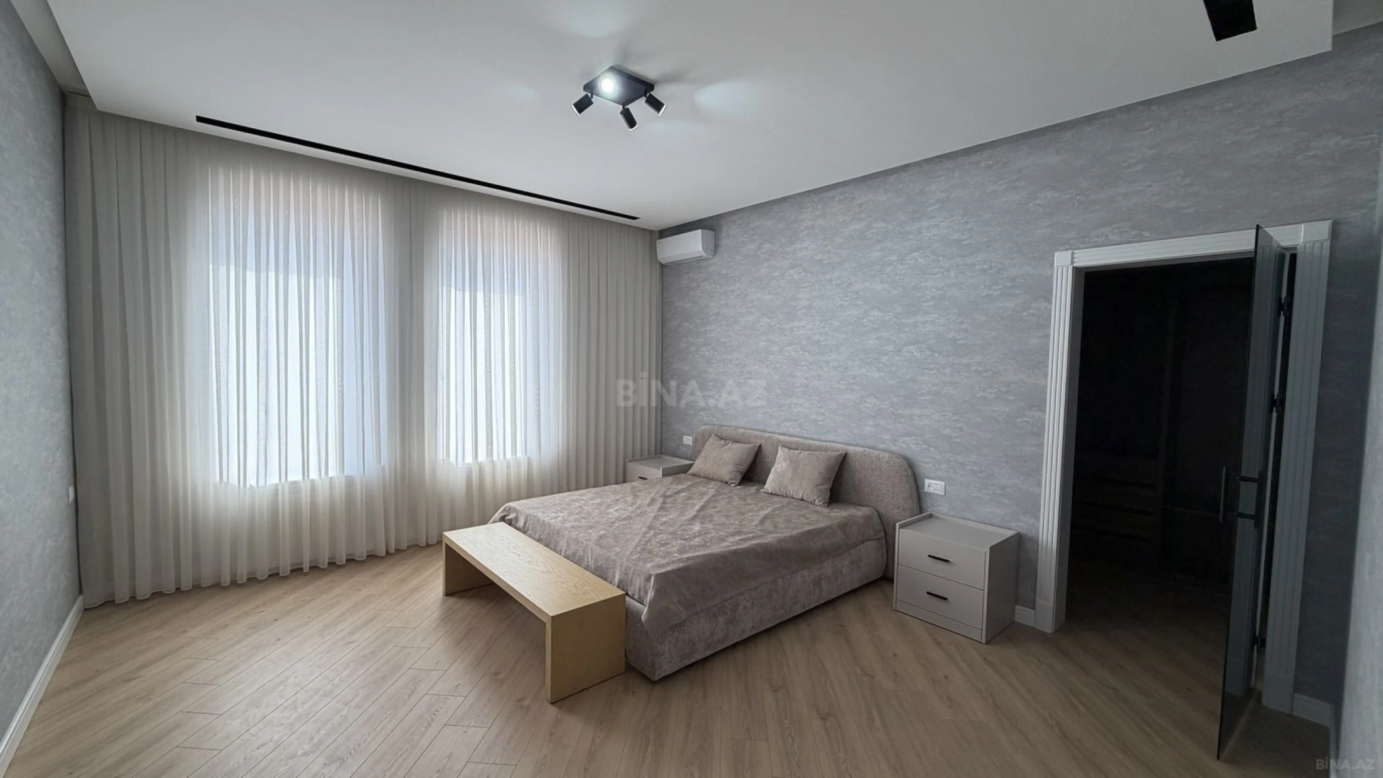 Satılır 6 otaqlı həyət evi 350 m²