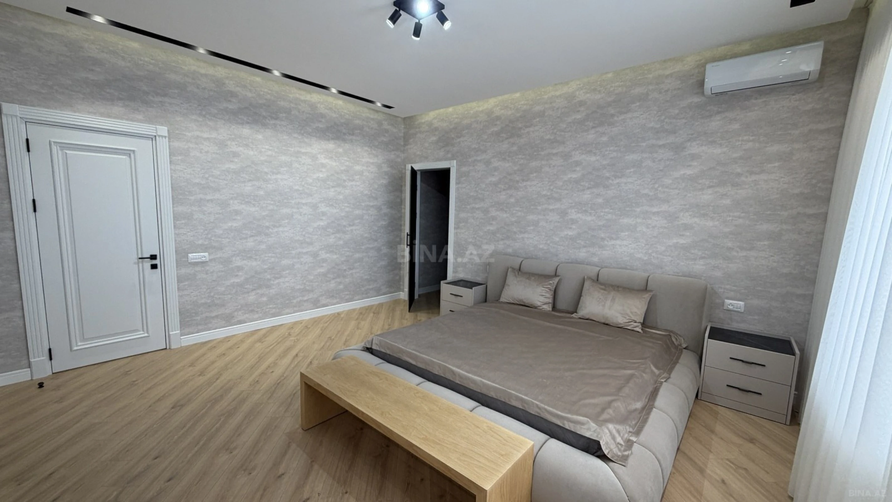 Satılır 6 otaqlı həyət evi 350 m²